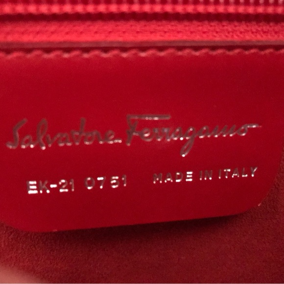 Salvatore Ferragamo Red Leather purse with round black handles. Rare find. - Picture 3 of 7